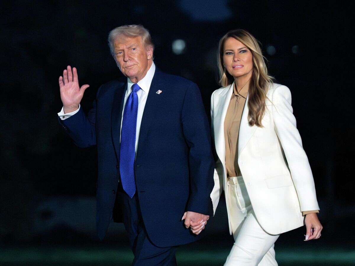    Президент США Дональд Трамп с супругой Меланьей Трамп© AP Photo / Jose Luis Magana