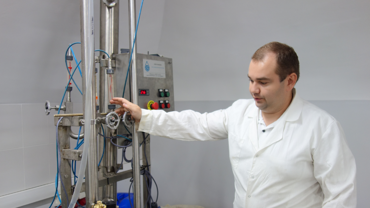 Доцент кафедры технологии жиров, процессов и аппаратов химических и пищевых производств, кандидат технических наук Максим Васильевич Копылов.