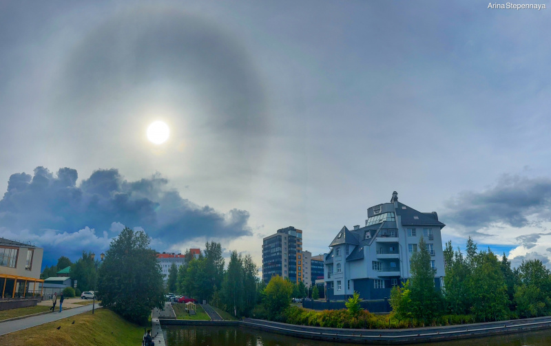    Красивое осеннее гало поднялось над ПетрозаводскомАрина Степенная