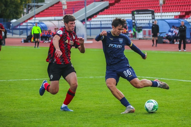    В атаке хавбек нижегородцев 17-летний Иван Беляев, открывший счёт в матче