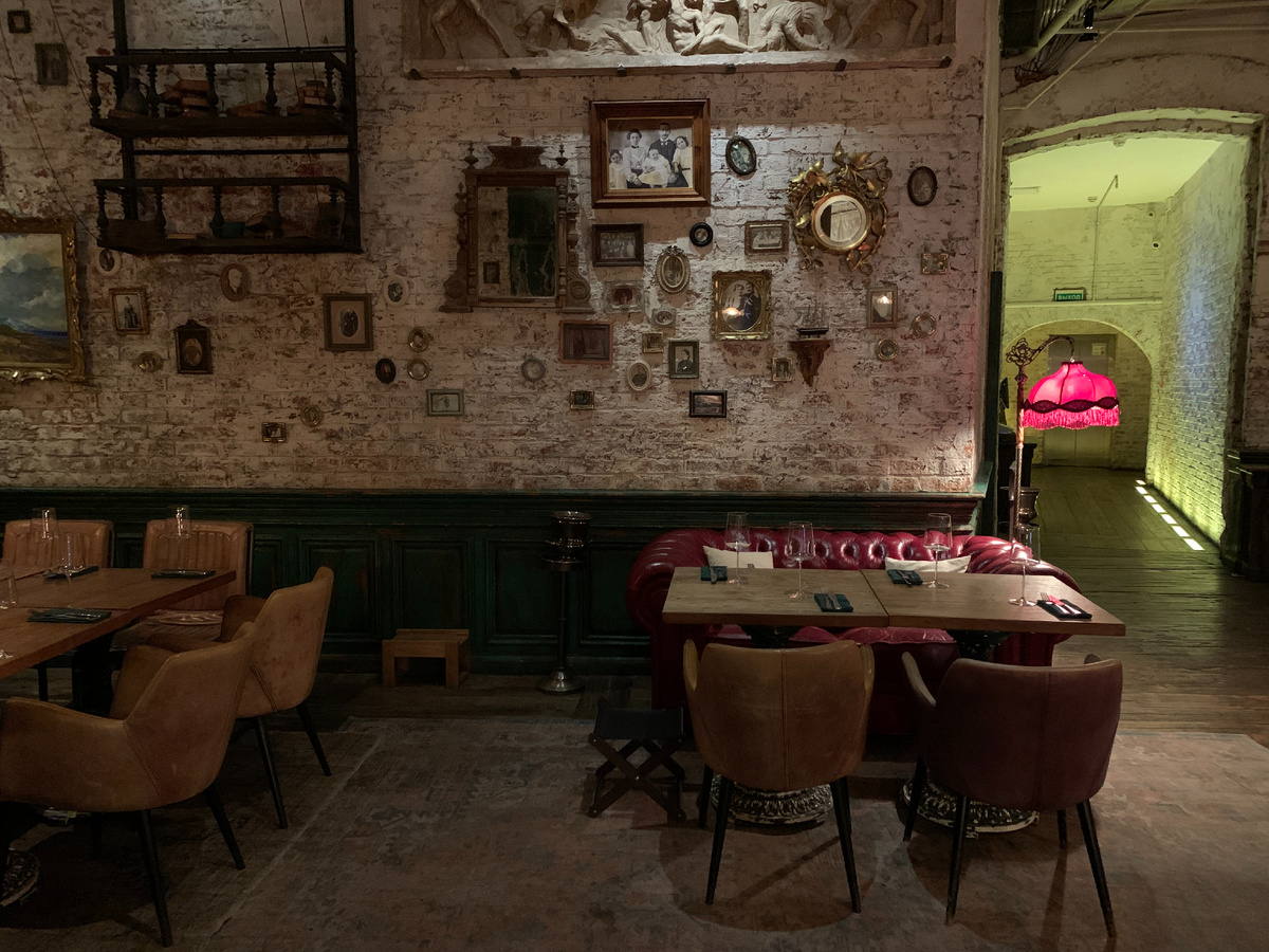 Первый этаж ресторана "Казбек"