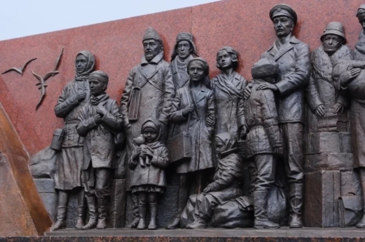    У Речного вокзала в Перми открыли монумент в память об эвакуации в годы ВОВ