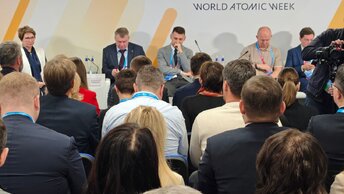 На «Мировой атомной неделе» обсудили будущее электромобилей в России