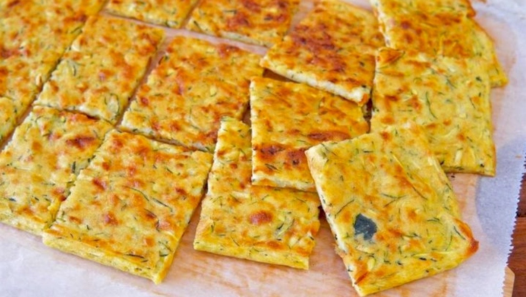 Тосканская «Скьячатта» из картофеля и кабачков.