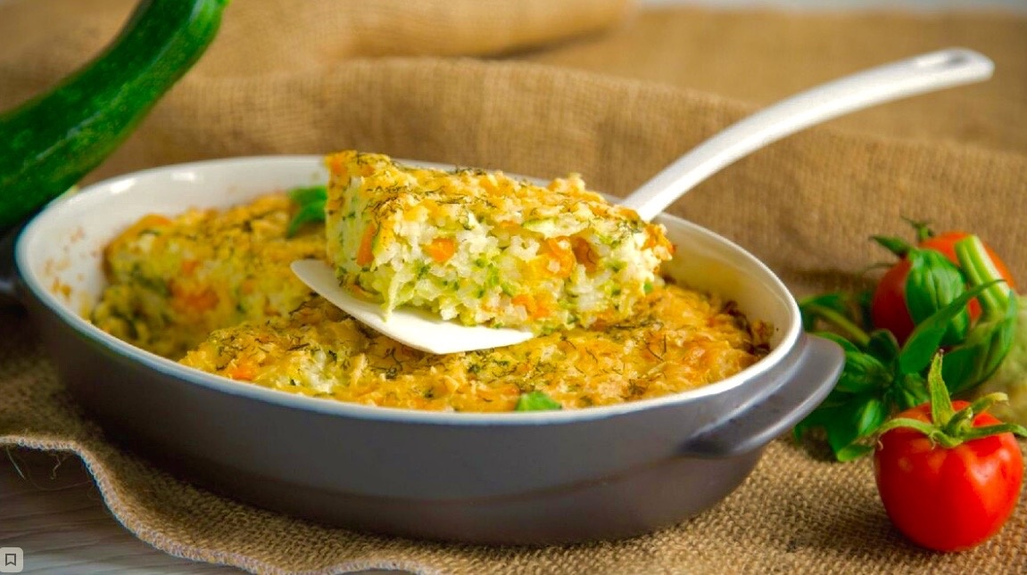 Запеканка из кабачков с овощами.