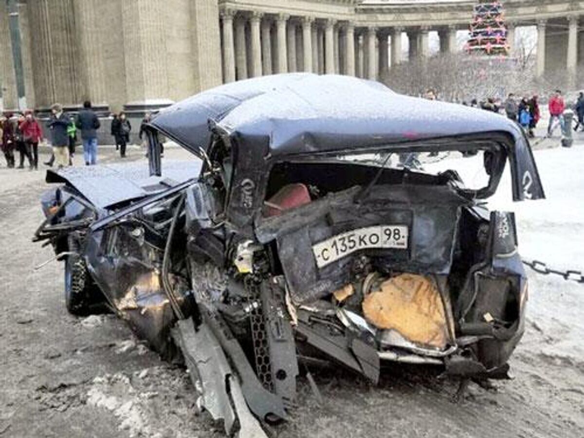    Автомобиль Никиты Сапежко после ДТП на Невском проспекте© Фото : социальные сети