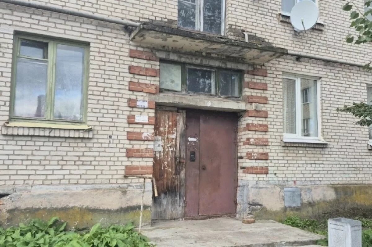    В этом подъезде жили те, кто стал жертвой суррогата.