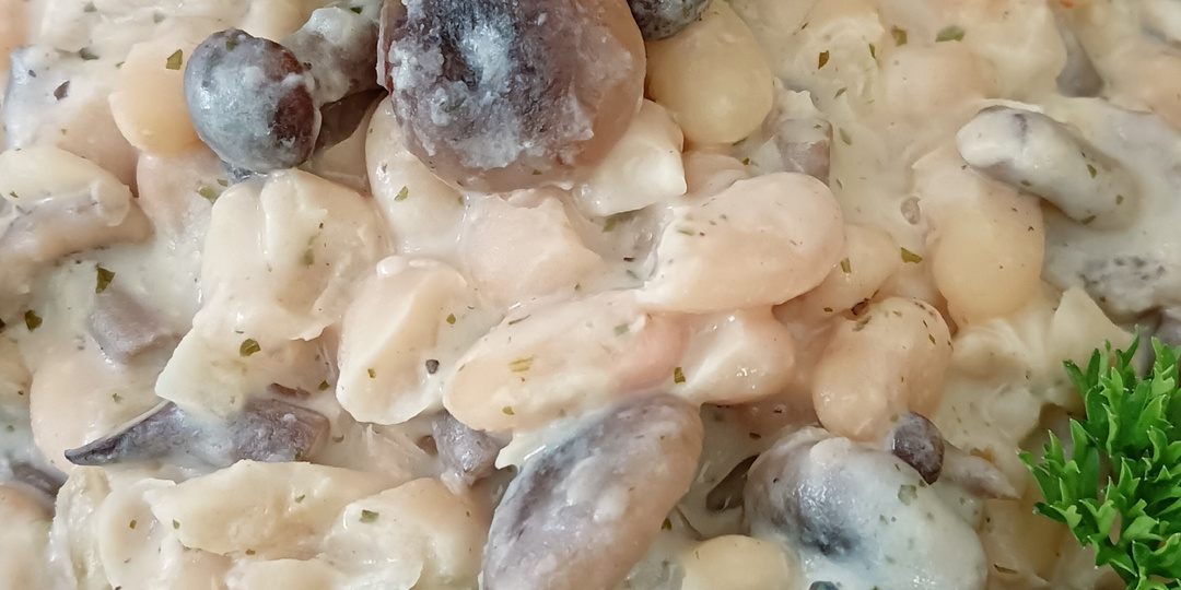 Грибы с фасолью в сметане. Когда грибы с картошкой надоели😄