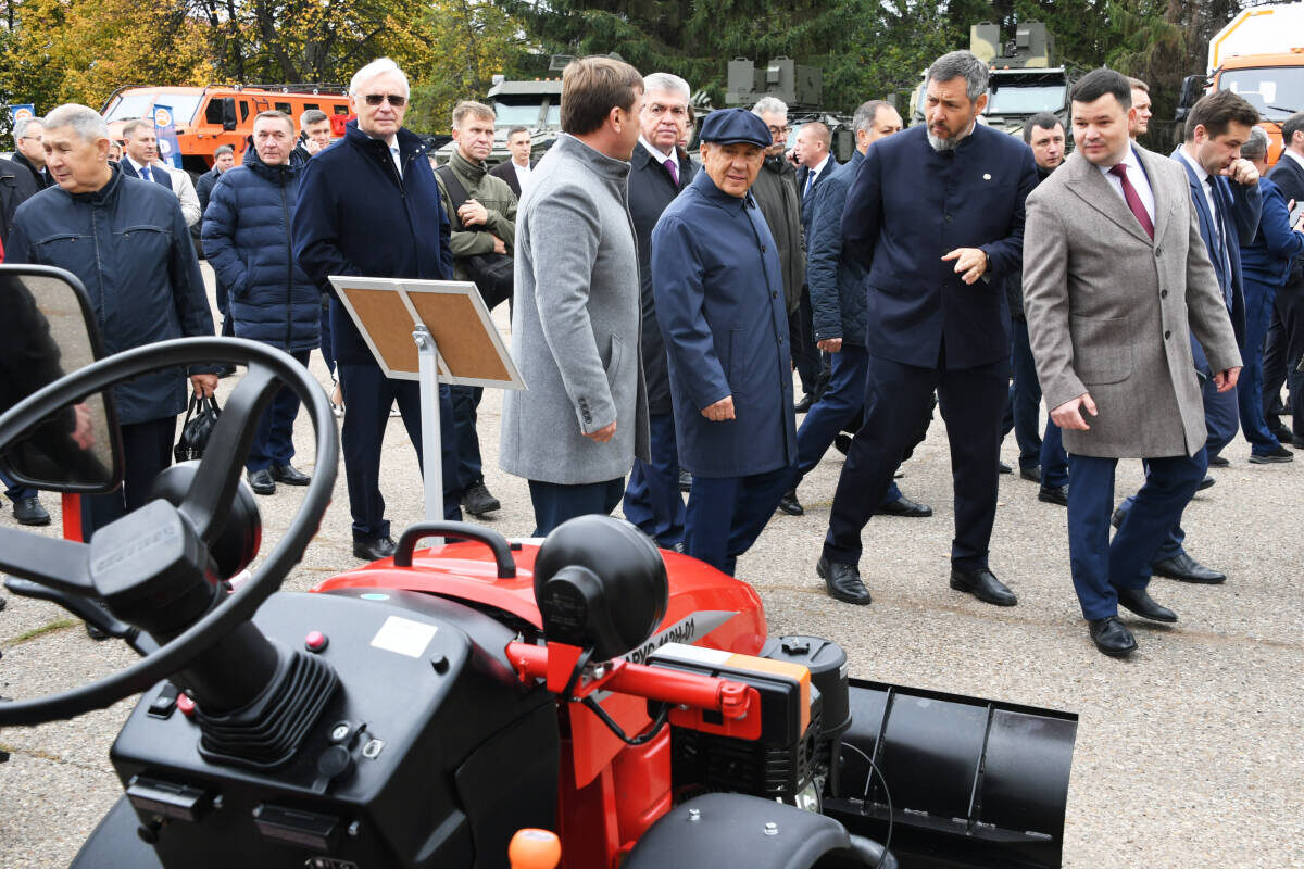 Выставку осмотрел Рустам Минниханов вместе с другими почетными гостямиФото: rais.tatarstan.ru