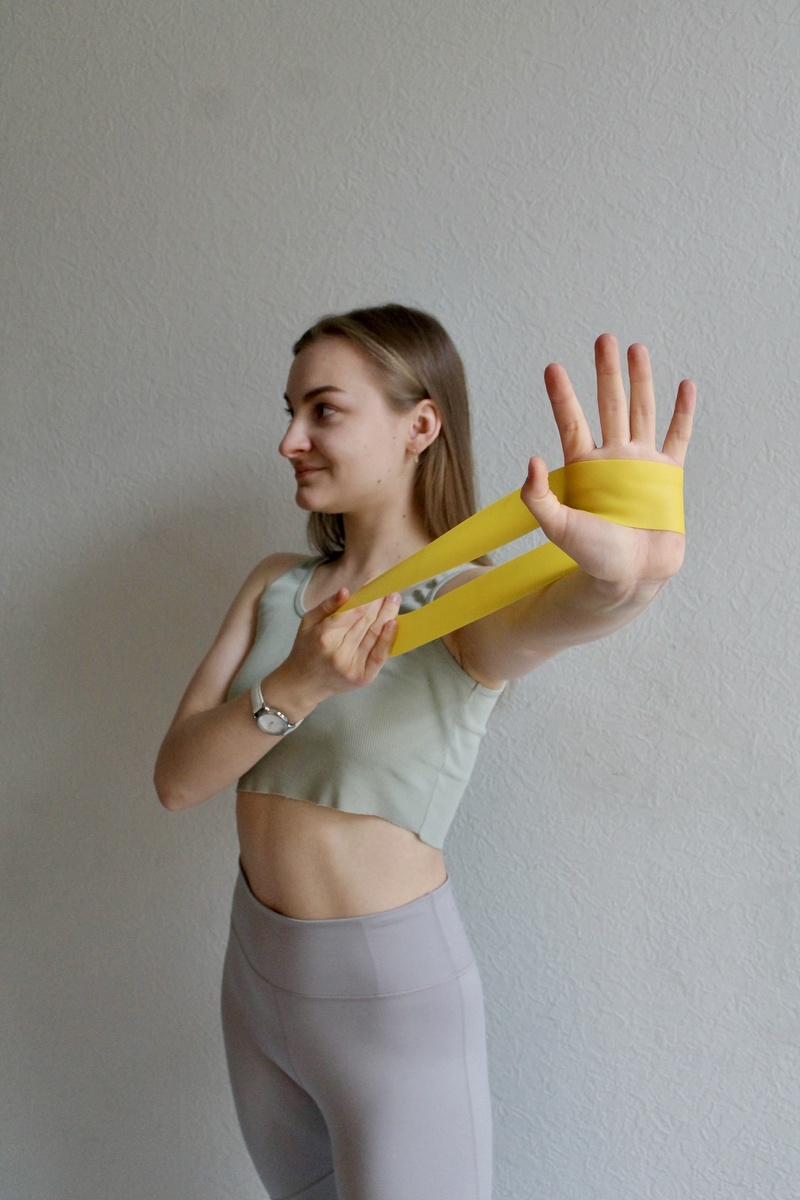 Привет, друзья! Вы в гостях у фитнес-тренера, специалиста по коррекции осанки и работе с болью в спине Исаковой Юлии. Рада приветствовать вас! Сегодня говорим об одном из самых популярных запросов на тренировках – о боли в спине.