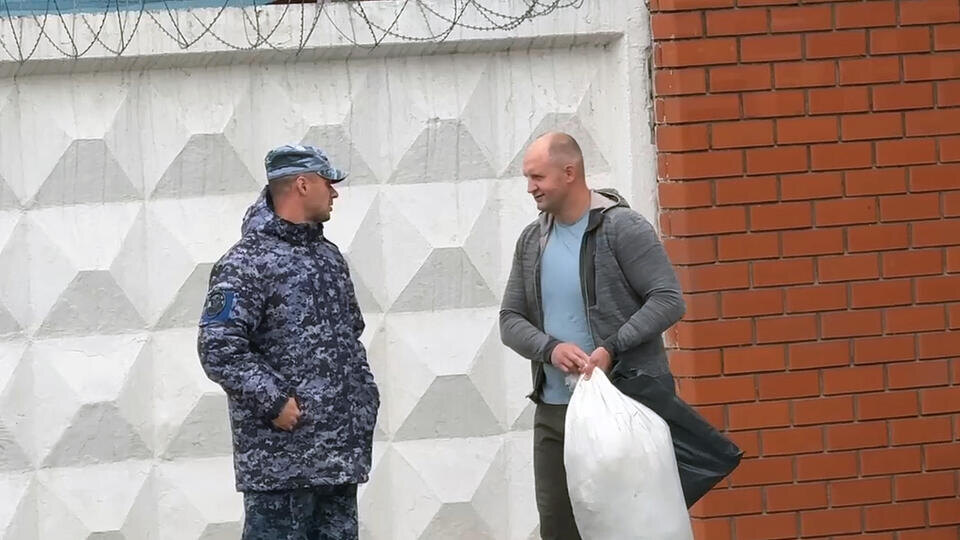     "Форму поддерживал": Иван Емельяненко поделился, что занимался спортом в колонии ИЗВЕСТИЯ