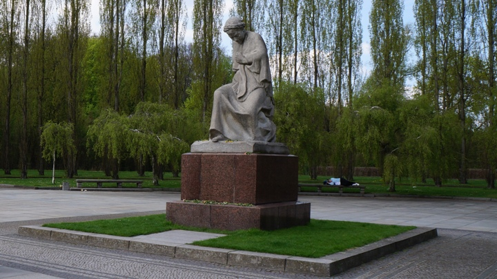 Родина-мать в Трептов-парке