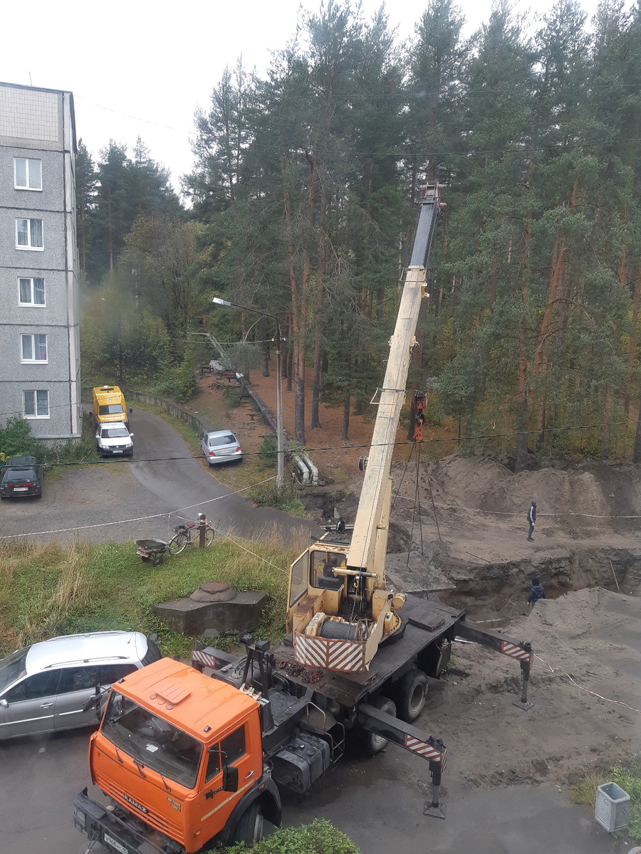 Выдвинулись опоры с двух сторон.