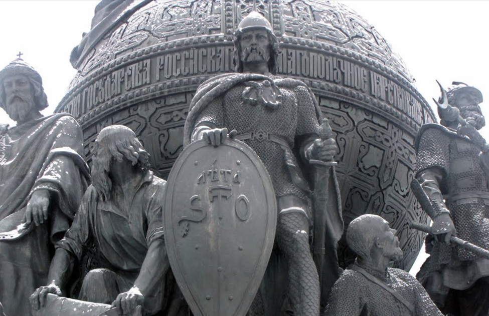 Рюрик на памятнике «Тысячелетие Руси» в Великом Новгороде