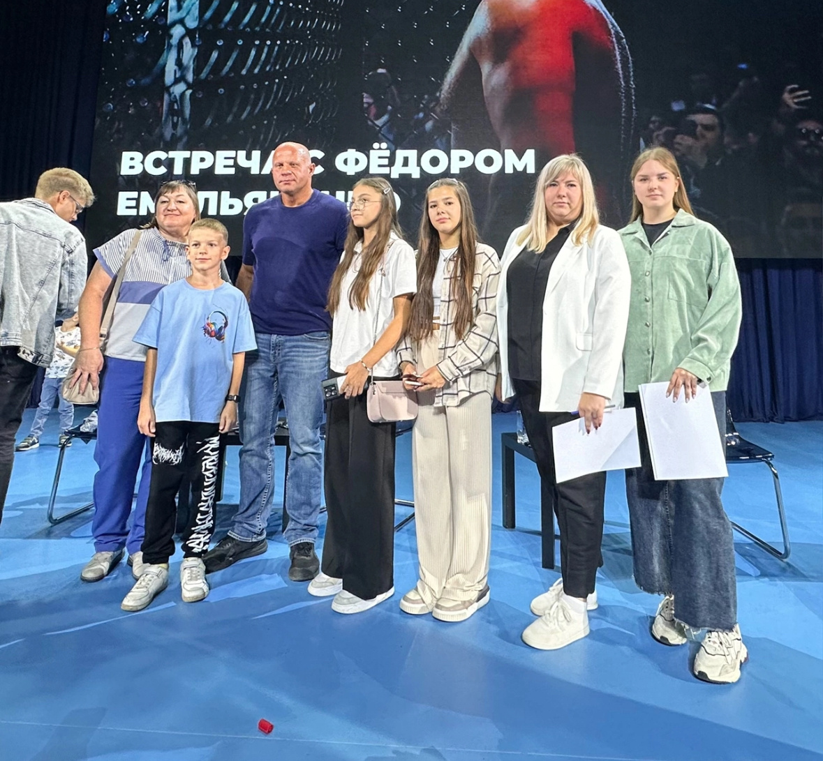    Федор Емельяненко и участники встречи в Центре молодежных инициатив.Центр молодежных инициатив Старого Оскола