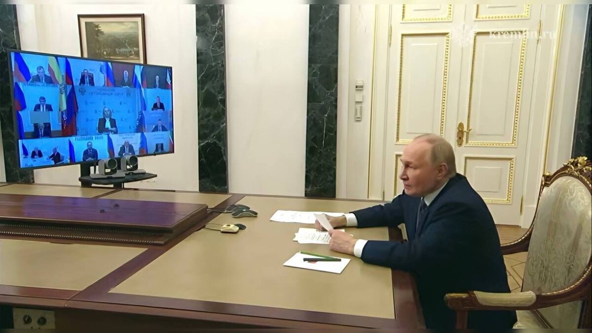    Владимир Путин в формате ВКС провел встречу с избранными главами регионов