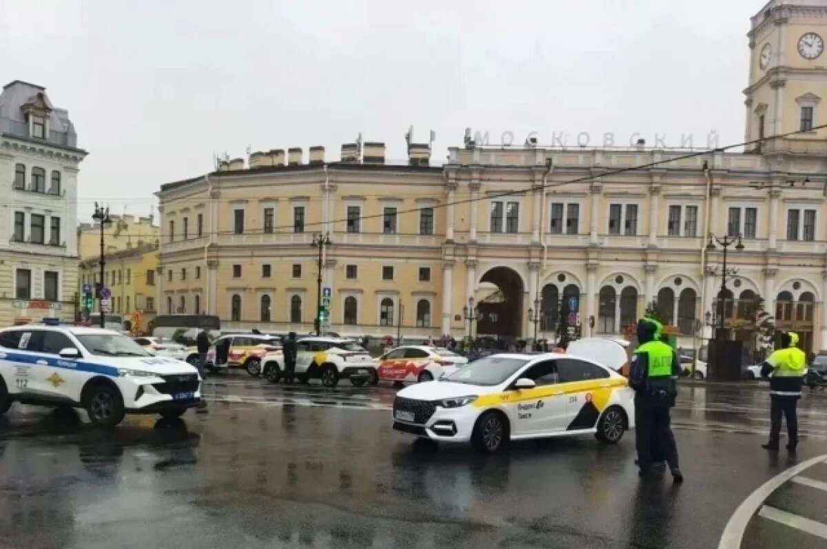    В Петербурге выявили десятки нарушителей среди таксистов