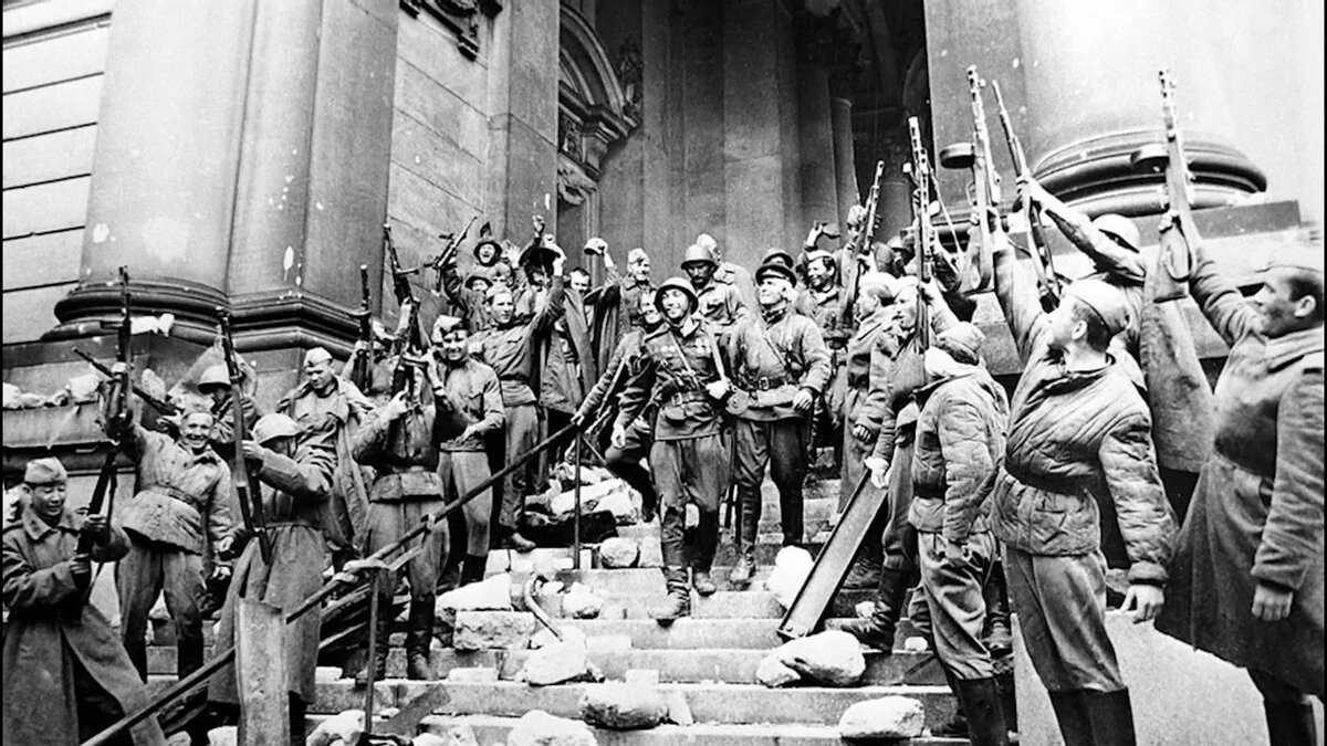 Взятие Берлина (май 1945 год). Фото из открытых источников сети Интернета (Яндекс - картинки)