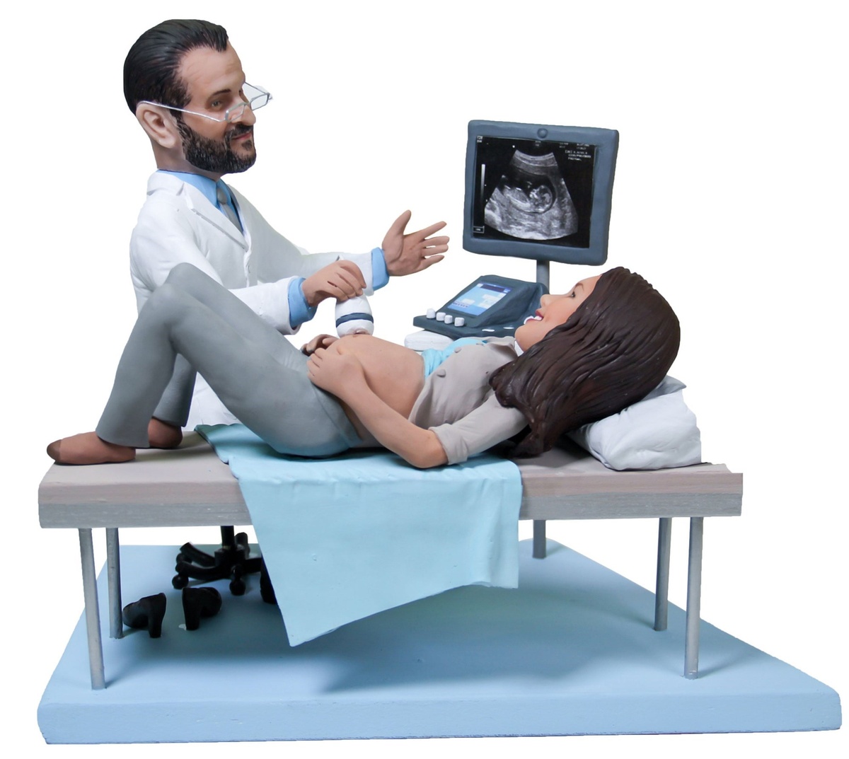 Статуэтка врача-акушера «Божий дар»