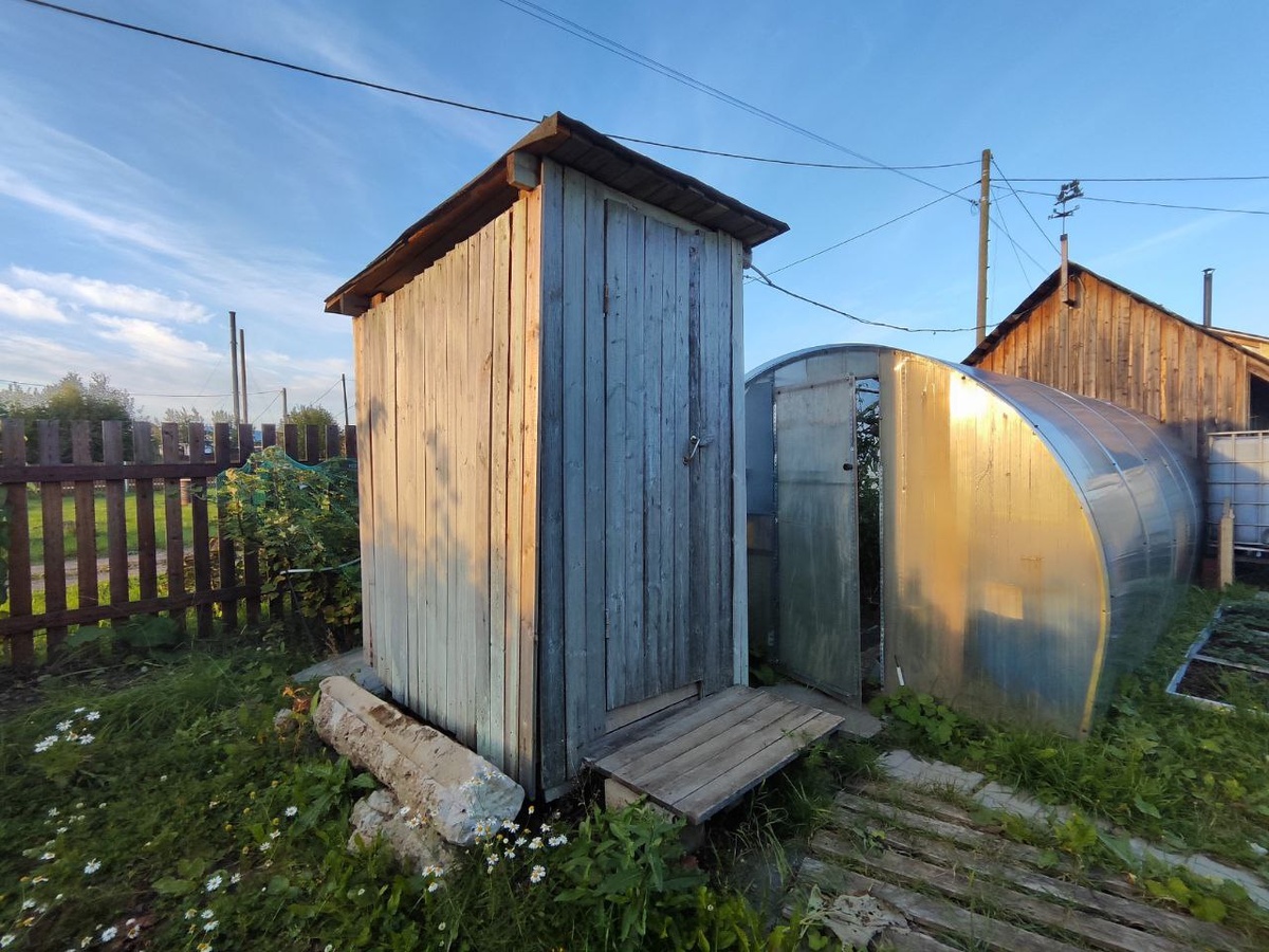    Всего 3 литра в выгребную яму - вся вода уйдет, а органика переработается за неделю