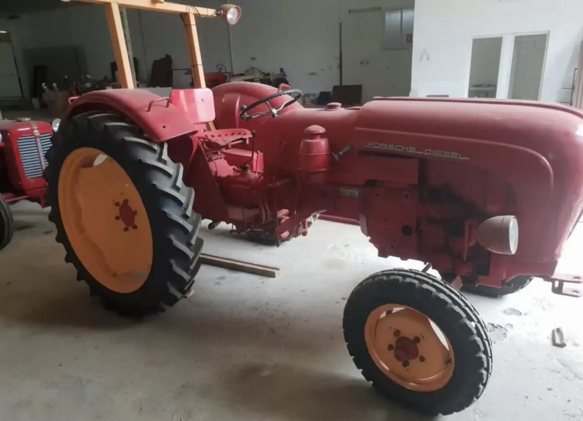 В России выставили на продажу редкий трактор Porsche Diesel Standart (Источник фото: Авито)