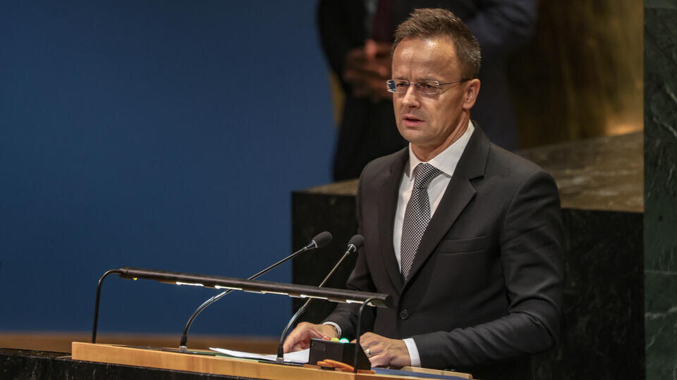     Сийярто указал на сумасшествие Зеленского Zuma/TASS