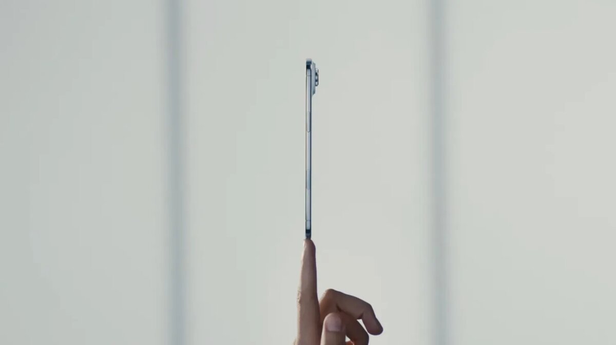 фрагмент из презентации Apple.com iPhone Air толщина 4,5-4,8мм