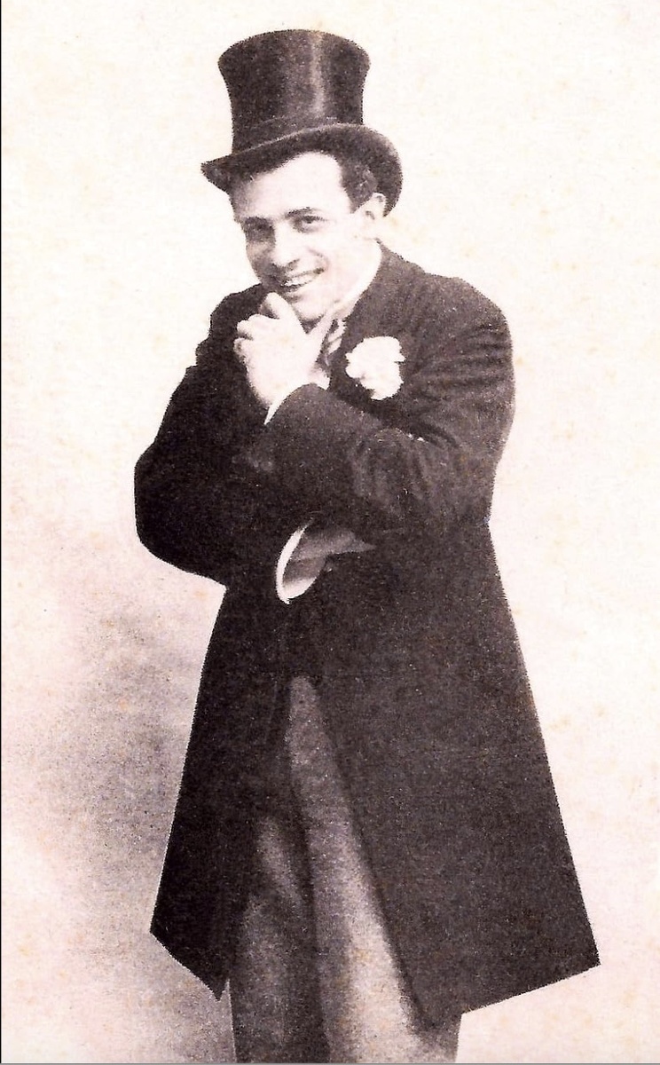 Леопольдо Фреголи — это итальянский актёр, режиссёр и пионер кинематографа, известный своим умением мгновенно менять внешность и голос на сцене. Его имя стало широко известно благодаря «синдрому Фреголи», психическому расстройству, названному в его честь, при котором человек убеждён, что незнакомцы — это один и тот же преследователь, принимающий разные облики. 