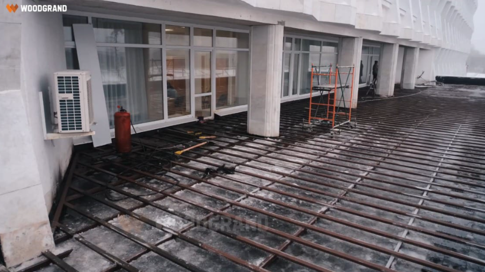 Уложили гидроизоляцию и основание, фото: WOODGRAND