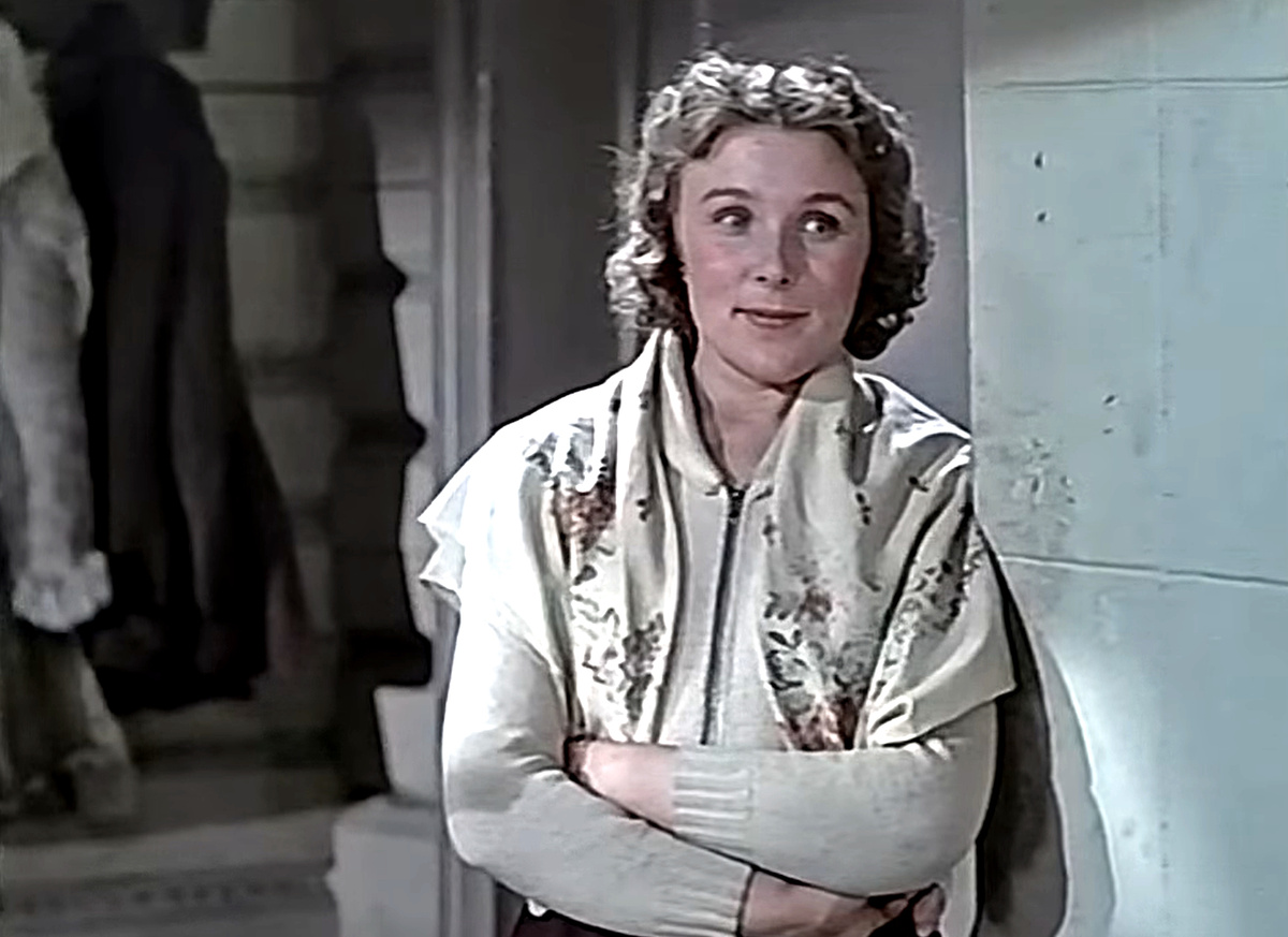 Кадр из фильма-спектакля "Свадьба с приданым", 1953 г., режиссеры Татьяна Лукашевич, Борис Равенских, сценарист Татьяна Лукашевич, композиторы Николай Будашкин, Борис Мокроусов (скриншот)