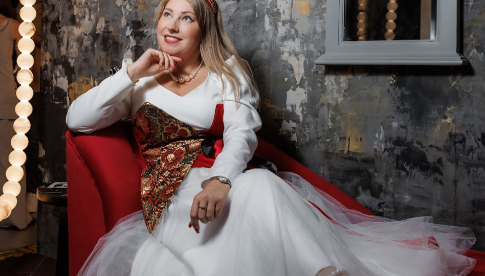 «Русский дом» 2025: бусы из алебастра осветили державный будуар и произвели фурор