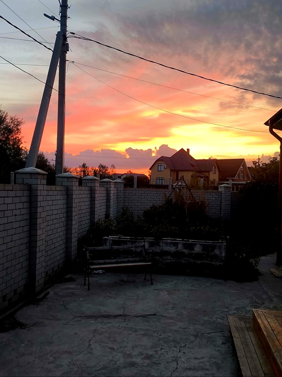 Рассвет. Старшие пошли на учёбу😁