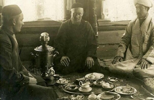 Почему в исламе левая рука считается «нeчиcтoй»