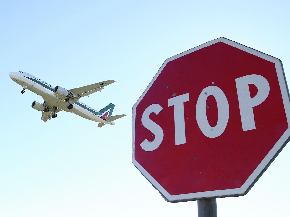    Самолет авиакомпании Alitalia © AP Photo / Antonio Calanni