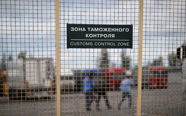 Таможенное оформление является обязательным для всех машин, ввозимых физическими лицами из-за границы. Использовать автомобиль без растаможки незаконно (Фото: Komsomolskaya Pravda / Global Look Press