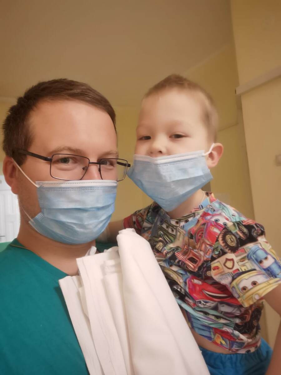 Петя с папой собрались на УЗИ