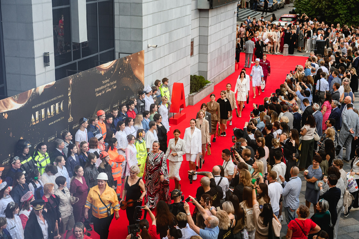 Парад профессий на кинофестивале Антарес-2025 в Москве
