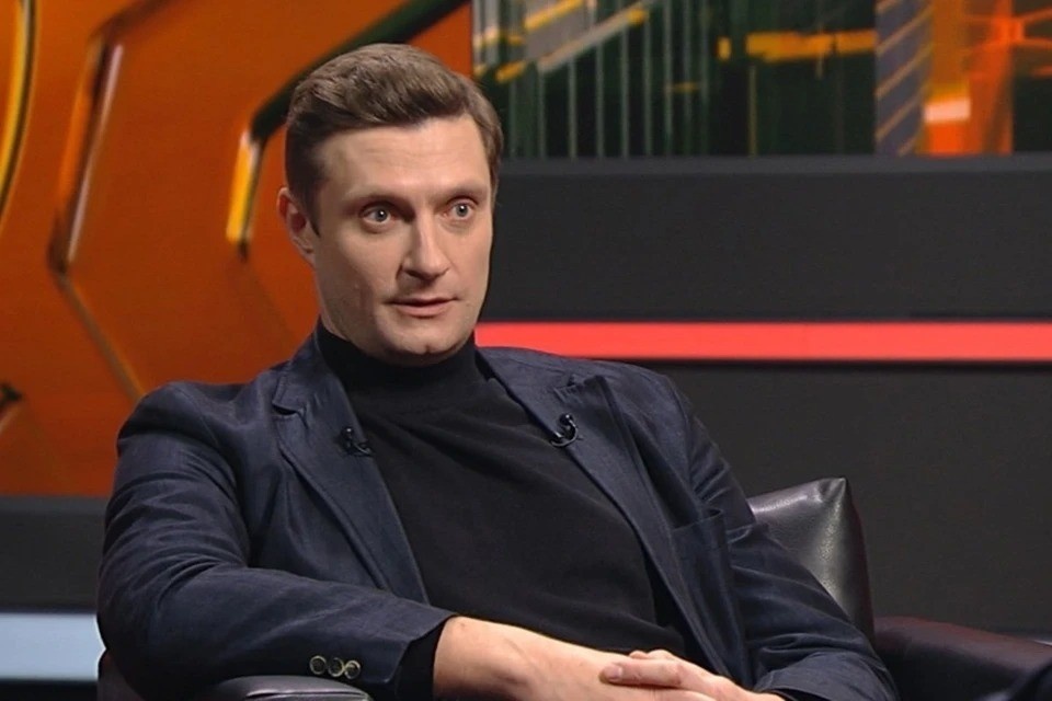    Театр Горького выпускает спектакль «12 стульев» с министром культуры Беларуси Русланом Чернецким в роли Остапа Бендера. Фото: ont.by