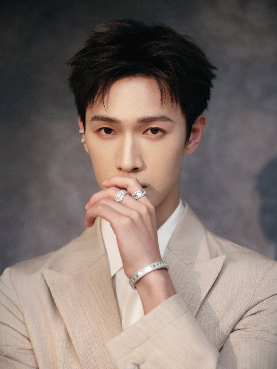 Актёр Ли Юньжуй...