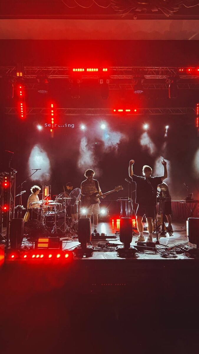 "Сироткин" на концерте в Воронеже. Фото взято из тгк группы