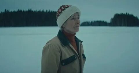 Барбара ( Эмма Томпсон ). Снег пока ещё белый.