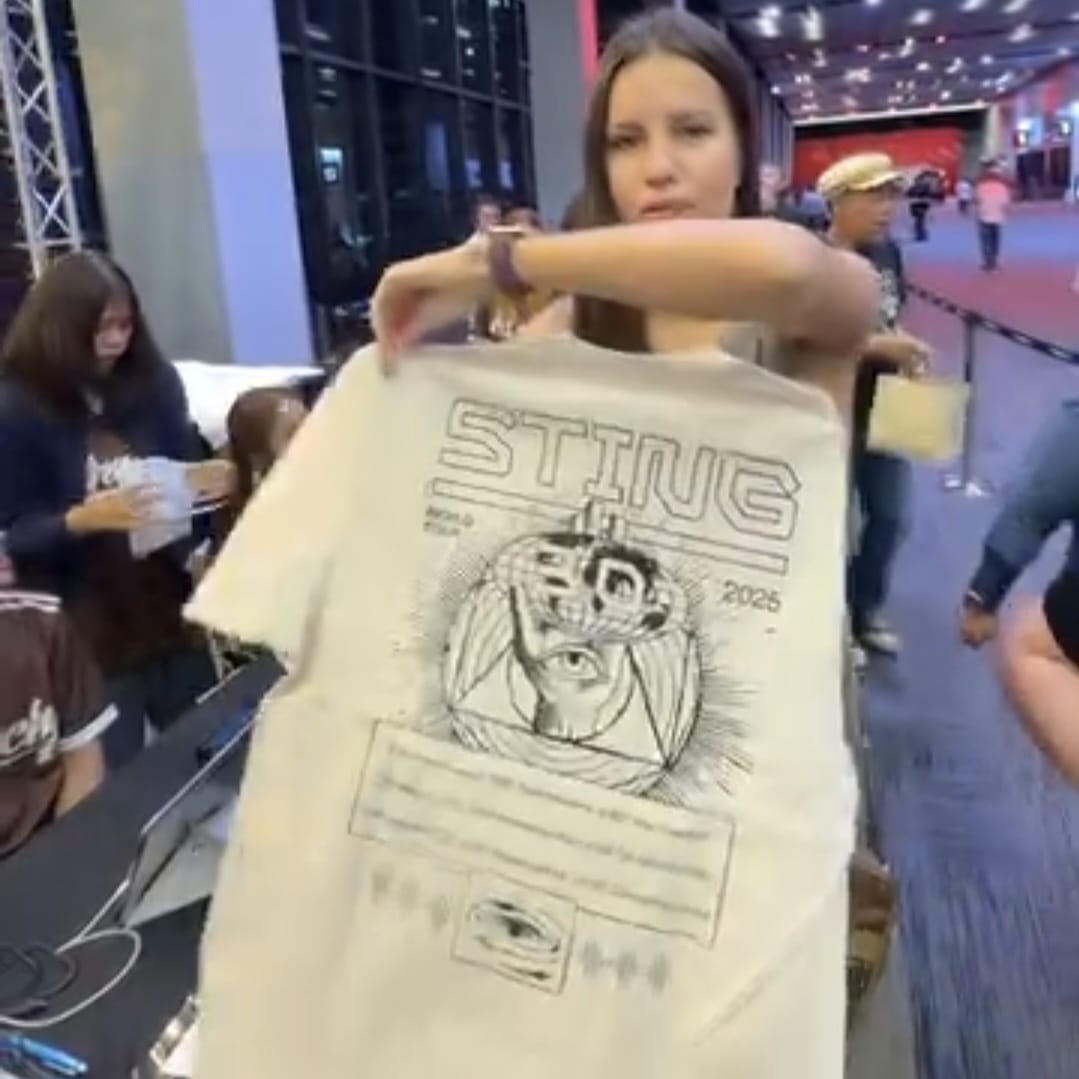 ladamilost прикупила футболку с принтом  Sting. 