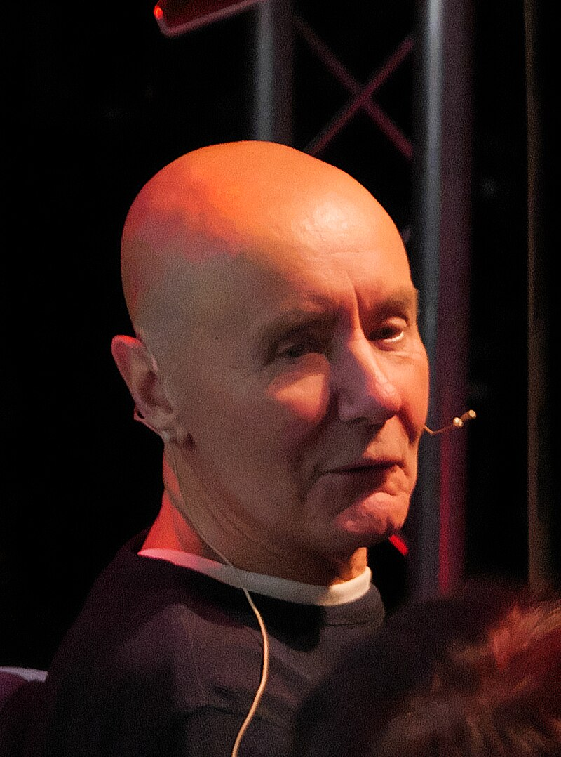 Википедия https://en.wikipedia.org/wiki/Irvine_Welsh