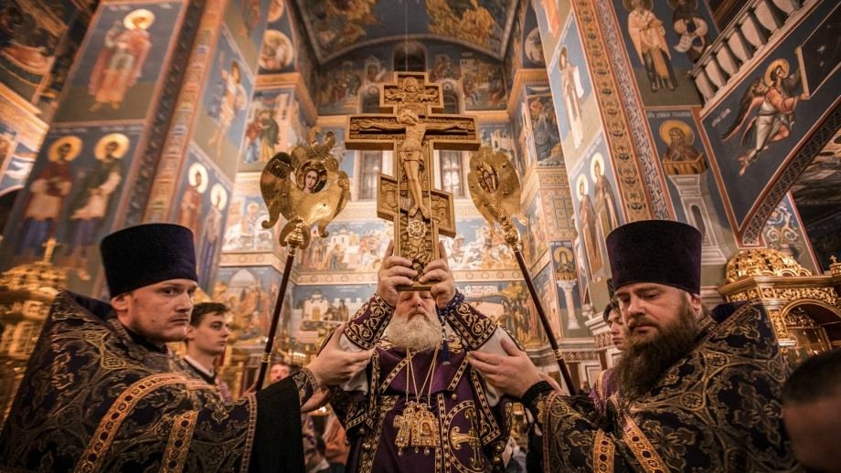    Верующие Югры отмечают праздник Воздвижения Креста Господня