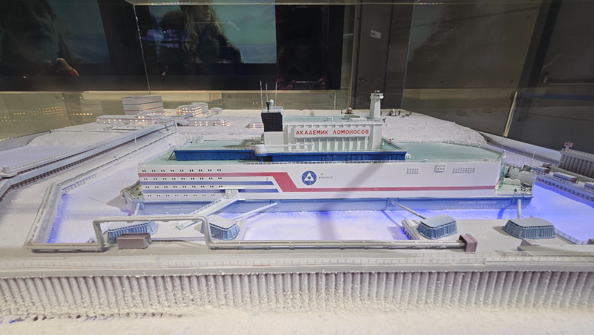 Макет ПАТЭС "Академик Ломоносов" в чукотском Певеке