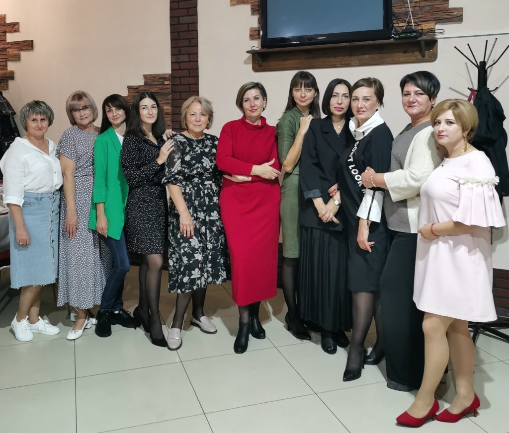      Воспитатели детского сада № 10 «Рябинка» под руководством заведующей О. И. Яковенко сообща не только трудятся, но и проводят значимые события. Поэтому в коллективе царит по-семейному теплая атмосфера. Марина Кремлева