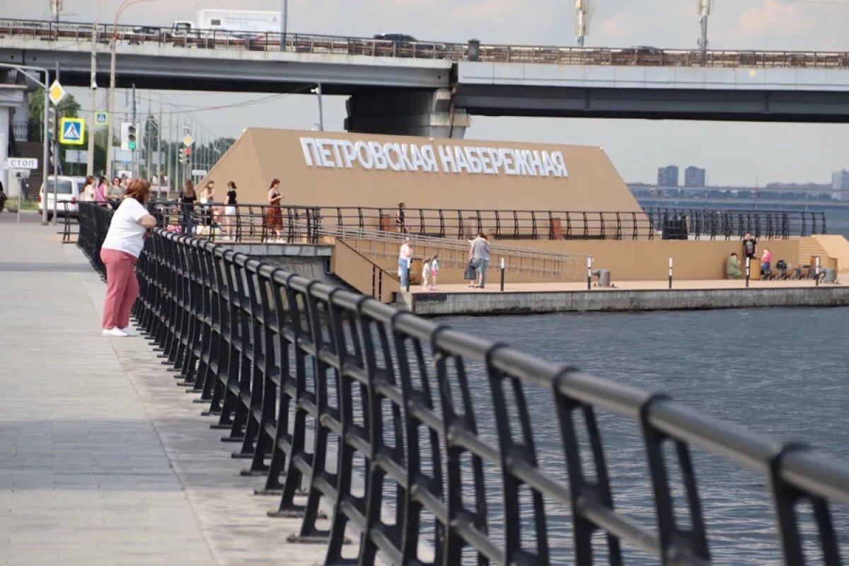    Петровская набережная стала уже рекреационным центром города.