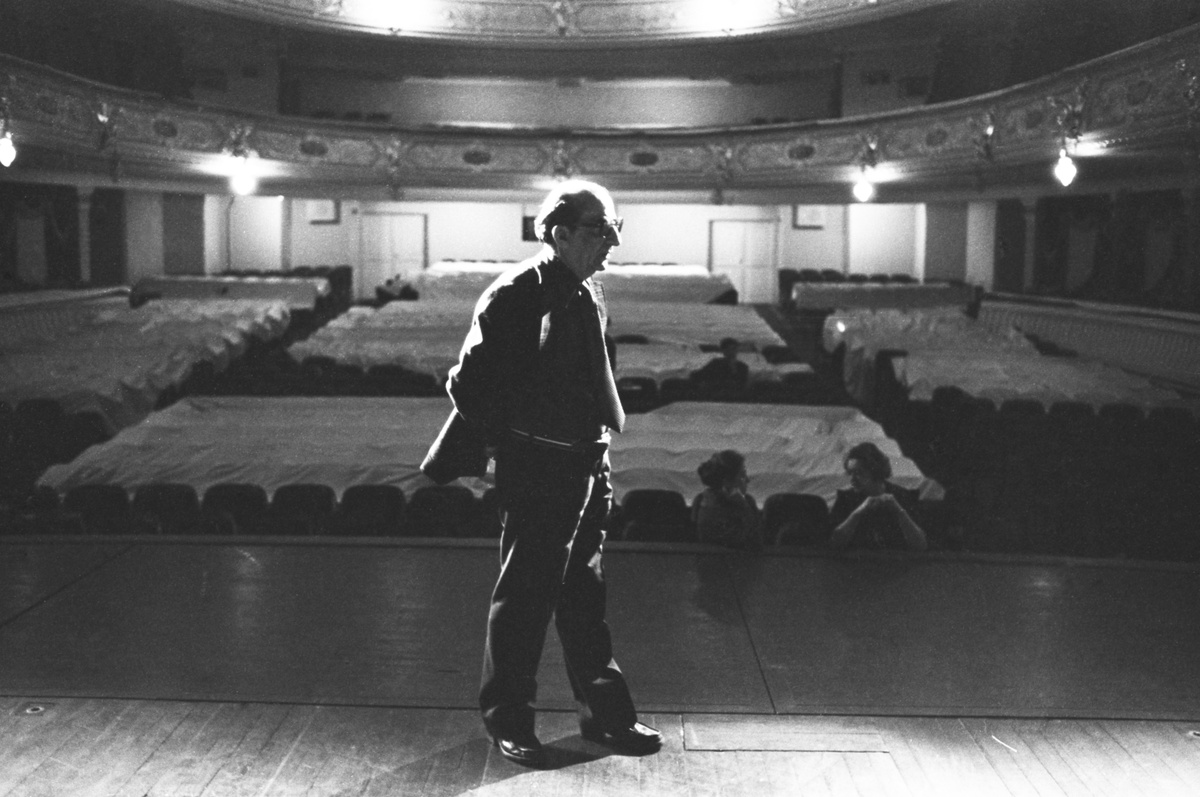    В 1933 году Товстоногов поступил на режиссёрский факультет ГИТИСа, прибавив себе два года в документах, чтобы соответствовать возрастному цензу абитуриентов. Его мастерами были Андрей Лобанов и Алексей Попов / Legion-Media