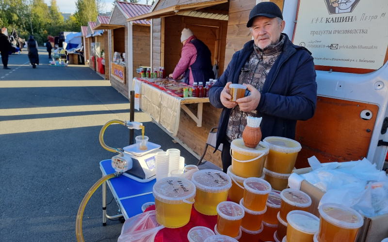    Старые шубы меняют на новые на ярмарке в ПетрозаводскеИрина Яковлева