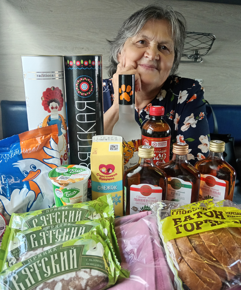 На фото моя мамочка в поезде. Фото автора